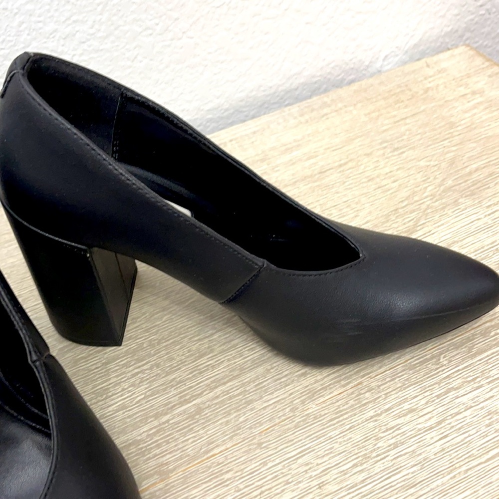 Used Matt & Nat Pumps
Great Condition! - Picture 6 of 9